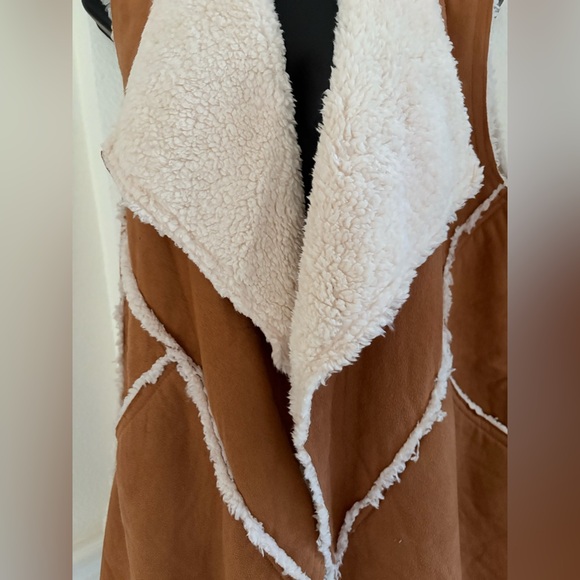 LuLaRoe Marlowe Vest - Picture 4 of 8